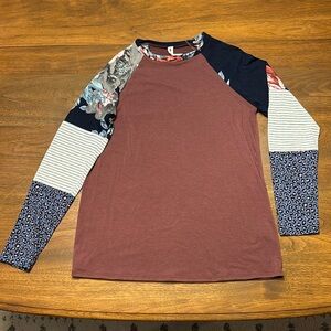 🍓3/$15🍓 Boutique long sleeve top with tri color sleeves